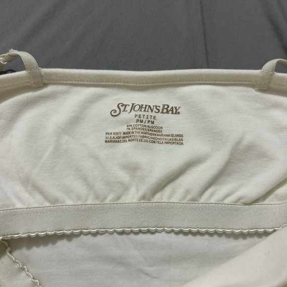 Vintage lace tank top with built in bra - Picture 4 of 4